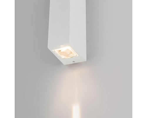 Уличный настенный светодиодный светильник Elektrostandard Blaze 35136/W белый a057049 Уличный настенный светодиодный светильник Elektrostandard Blaze 35136/W белый a057049