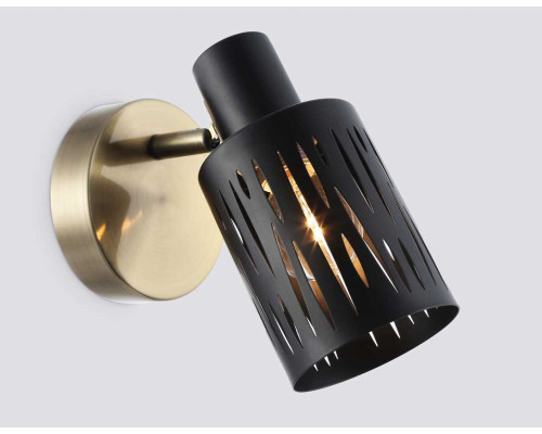 Настенно-потолочный спот Ambrella light TRADITIONAL TR8667 Настенно-потолочный спот Ambrella light TRADITIONAL TR8667