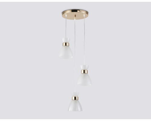 Светильник подвесной со стеклянными плафонами Ambrella light Traditional TR3402 Светильник подвесной со стеклянными плафонами Ambrella light Traditional TR3402