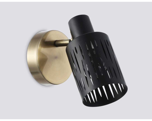 Настенно-потолочный спот Ambrella light TRADITIONAL TR8667 Настенно-потолочный спот Ambrella light TRADITIONAL TR8667