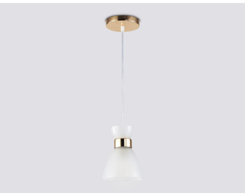 Светильник подвесной со стеклянным плафоном Ambrella light Traditional TR3401 Светильник подвесной со стеклянным плафоном Ambrella light Traditional TR3401
