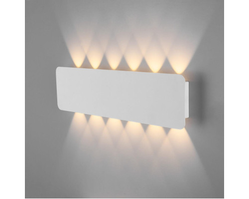 Настенный светодиодный светильник Elektrostandard Angle 40139/1 Led белый a055777 Настенный светодиодный светильник Elektrostandard Angle 40139/1 Led белый a055777